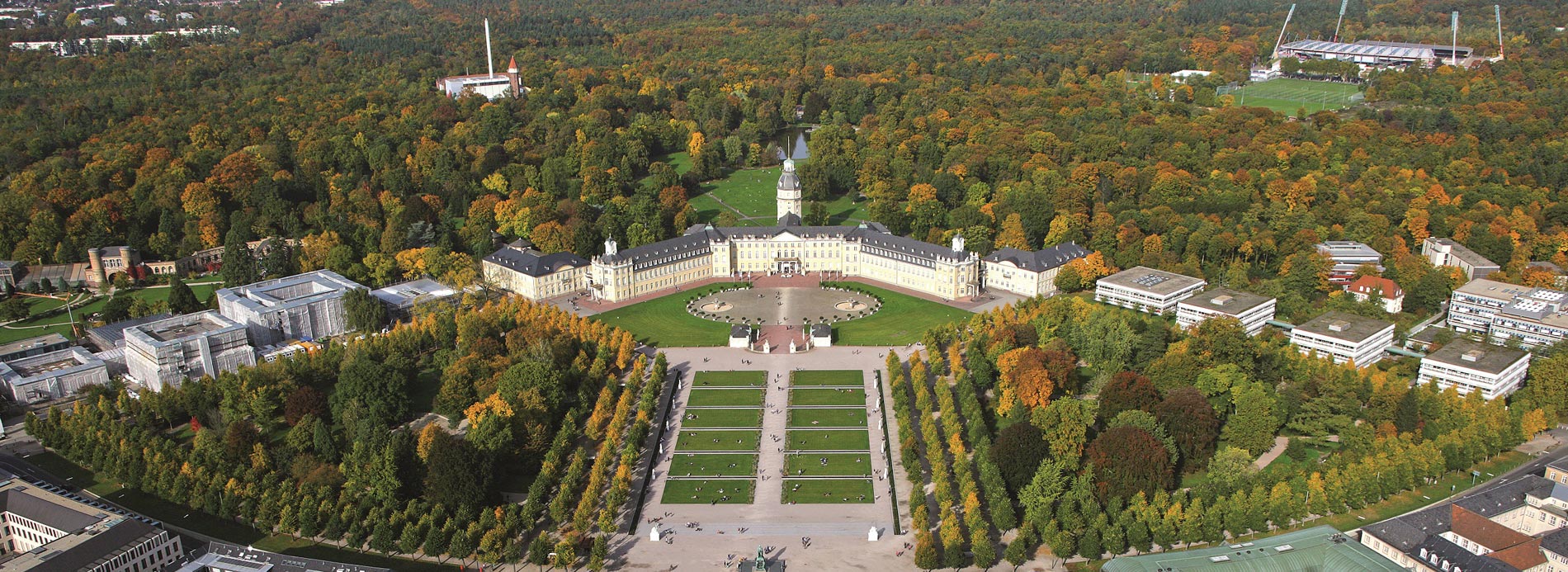 Luftbild von Karlsruhe mit Schloss